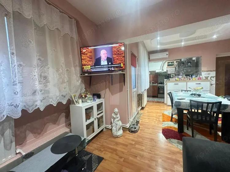 Apartament cu 3 camere decomandat în Cetate