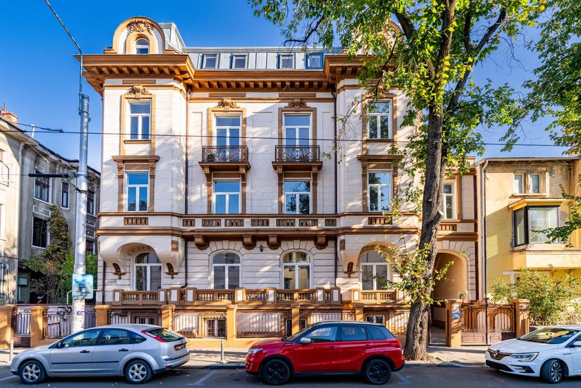 Casă individuală cu 5 camere cu Canalizare în Cișmigiu