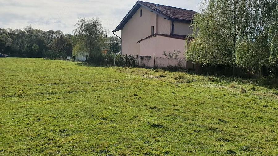 Vanzare teren intre case situat pe drumul dintre Cisnadie ?i ?elimbar