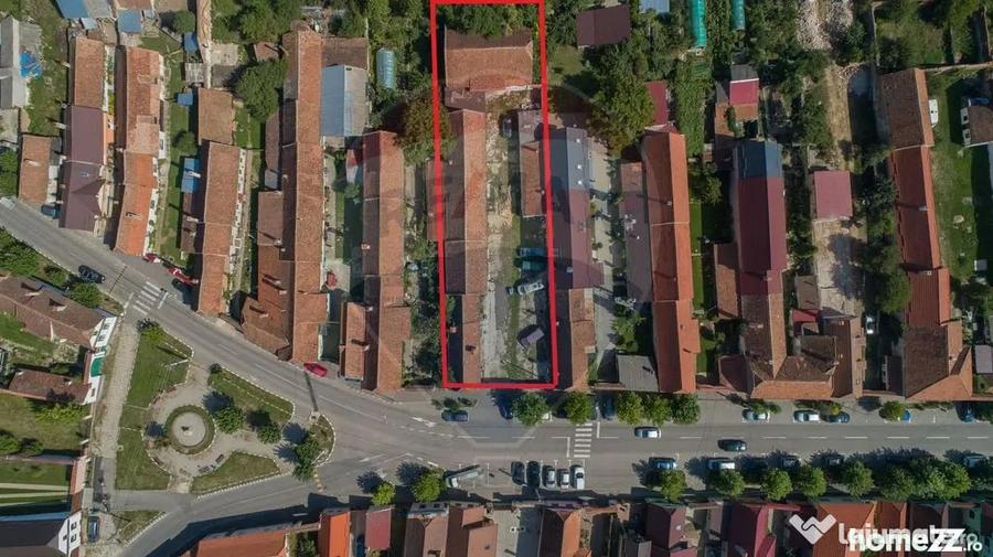 Casă cu 9 camere cu Teren 1236 Mp în Central