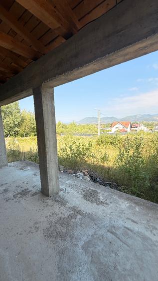Casă individuală cu 3 camere cu Teren 1678 Mp în Est