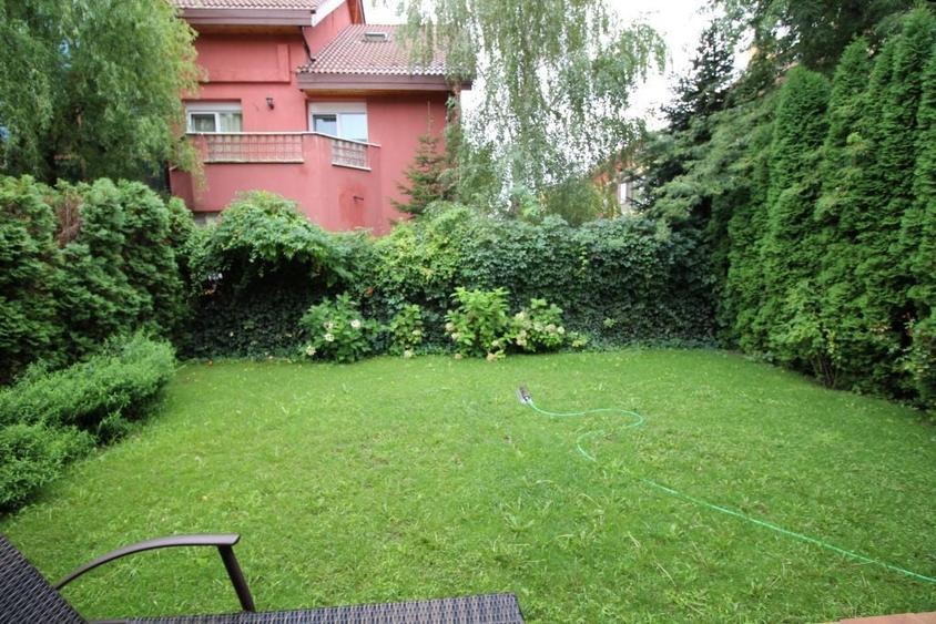 Casă cu 4 camere cu Piscina în Iancu Nicolae