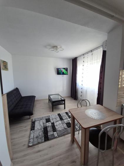 Apartament cu 2 camere decomandat în 1 Mai