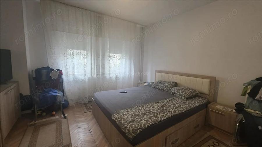 Apartament cu 4 camere decomandat în 1 Mai
