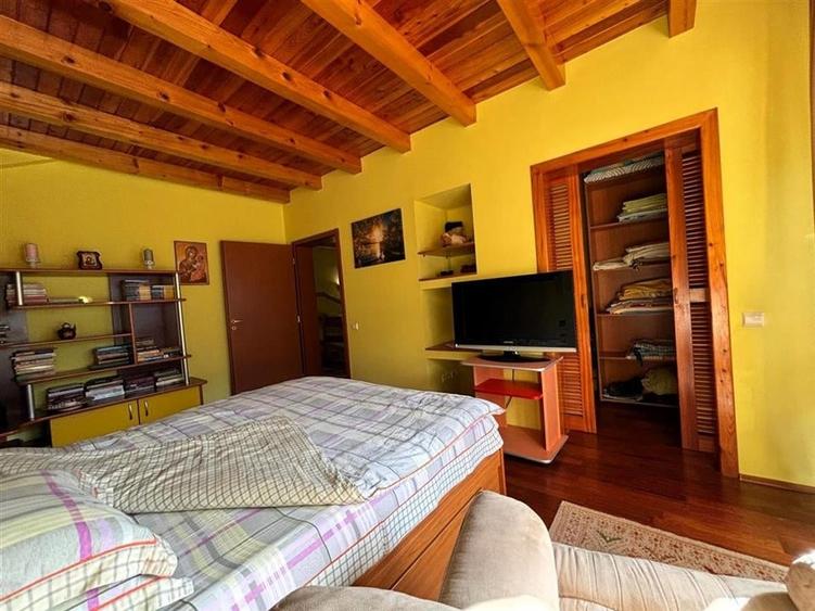 Casă individuală cu 4 camere cu Canalizare în Piatra Arsă