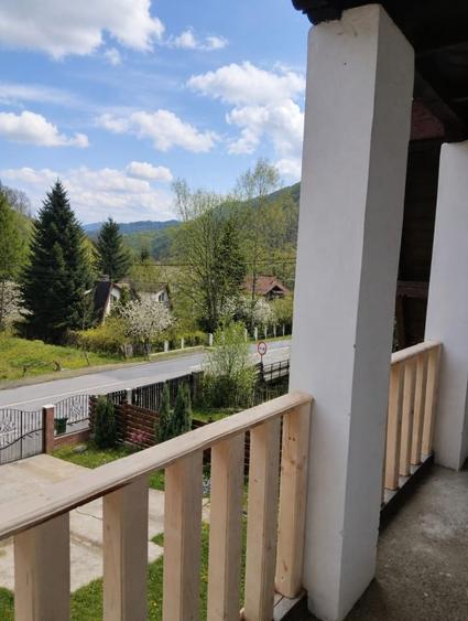 Casă cu 5 camere cu Garaj în Săliștea