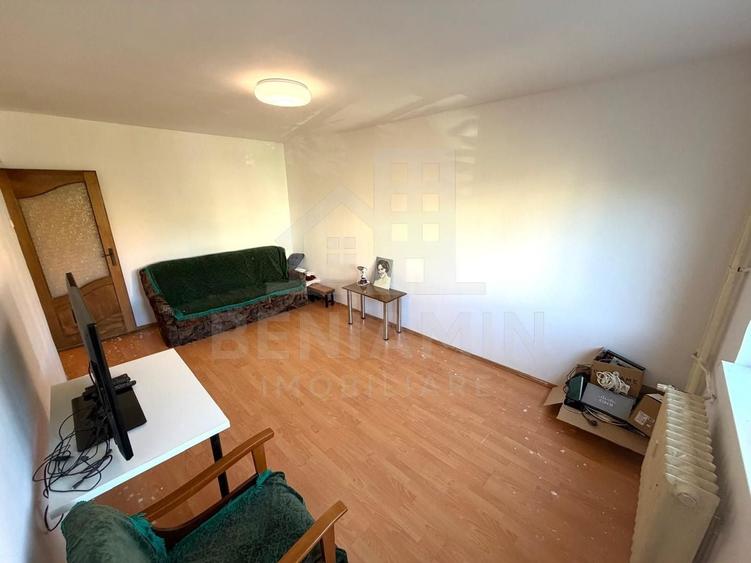Apartament cu 3 camere decomandat în Valea Rosie