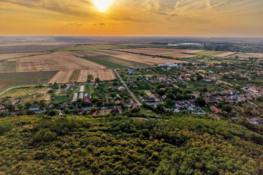 Teren Construcții intravilan de 1150 mp, în Miniș