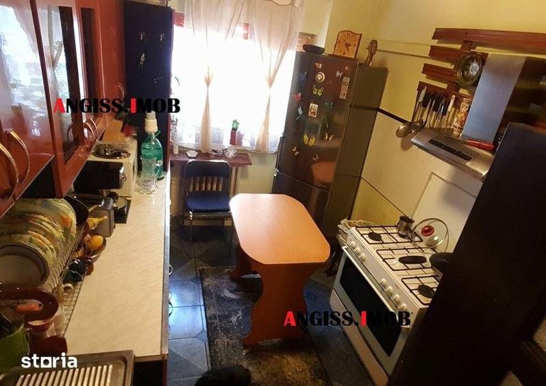 Apartament cu 3 camere decomandat în Păcii