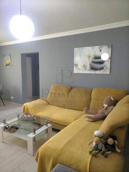 Apartament cu 3 camere decomandat, mobilat în Dumbrăvița