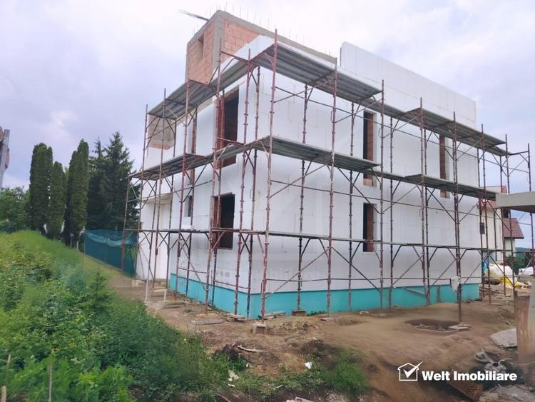 Casă individuală cu 6 camere cu Teren 350 Mp în Europa