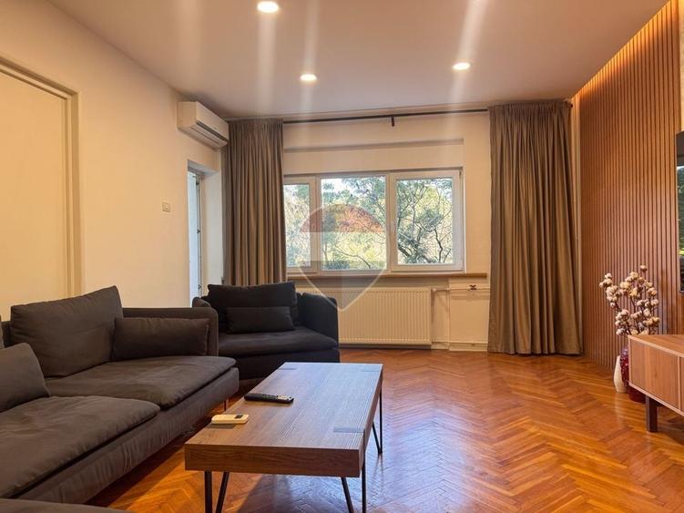 Apartament cu 4 camere în Periferie