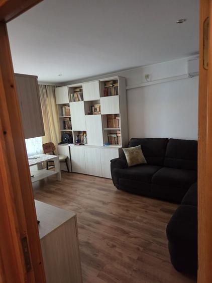 Apartament cu 3 camere decomandat în Dacia