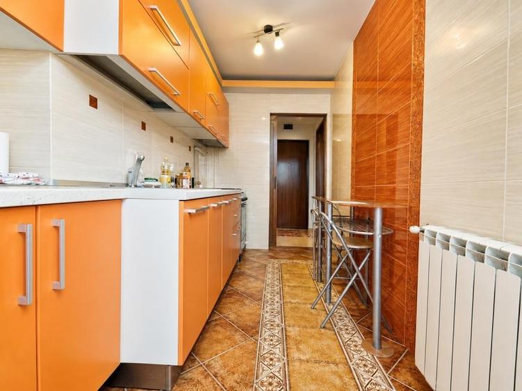 Apartament cu 3 camere decomandat în Central