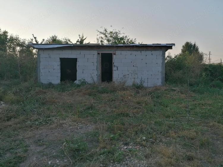 Casă cu 5 camere cu Teren 4500 Mp în Poiana
