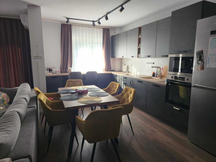 Apartament cu 3 camere decomandat în Exterior Vest