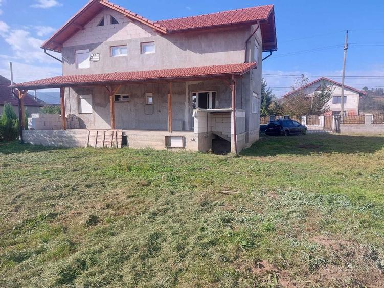 Casă cu 4 camere în Central