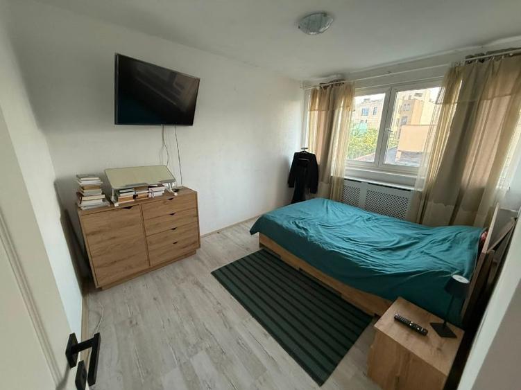 Apartament cu 3 camere decomandat, mobilat în Universitate