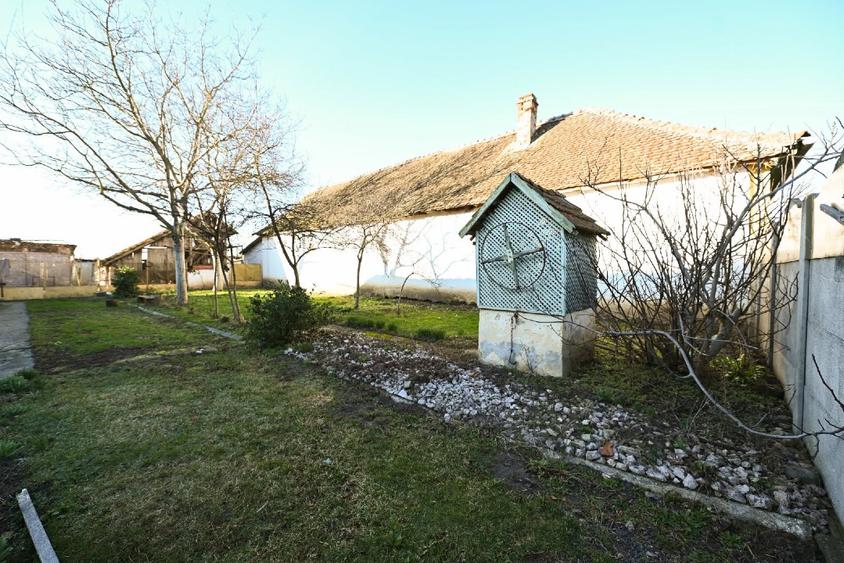 Teren Construcții intravilan de 1475 mp, în Periferie