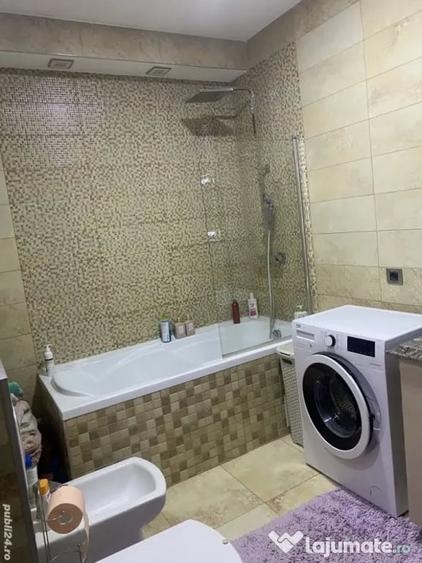 Apartament cu 2 camere decomandat în Tractorul