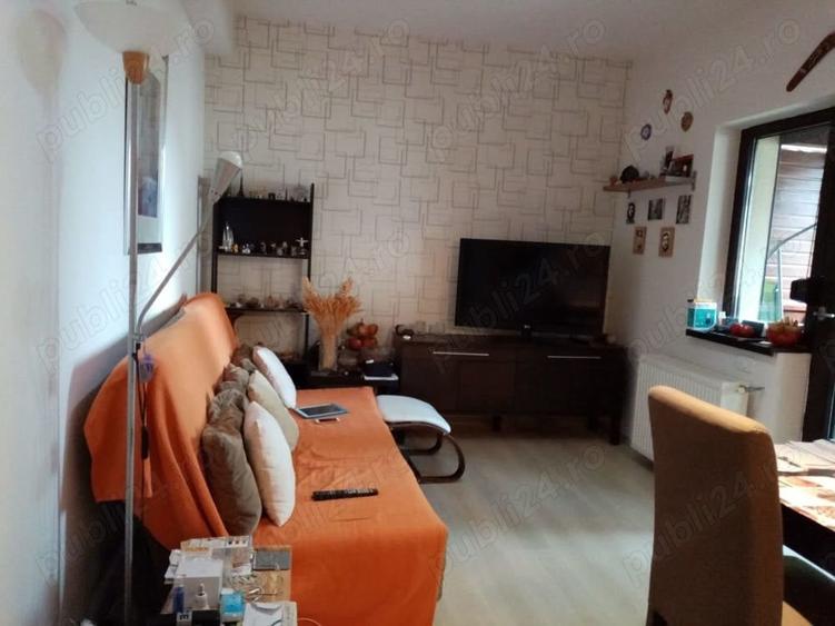 Casă cu 5 camere cu Teren 215 Mp în Roșu