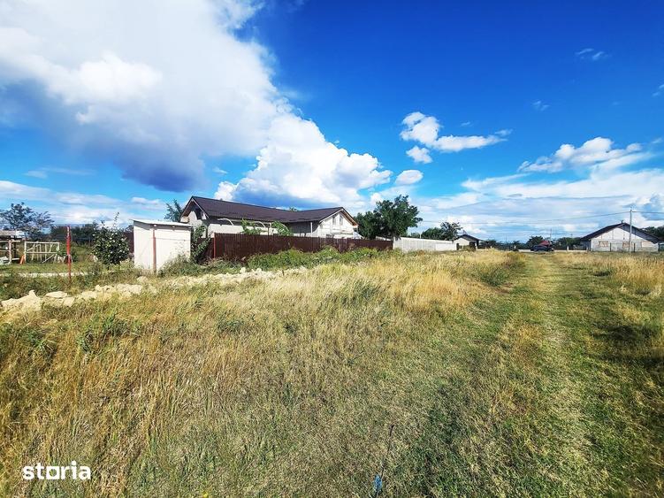 Teren de 8380 mp, în Vădeni