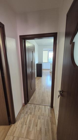 Apartament cu 3 camere semidecomandat, mobilat în Giurgiului