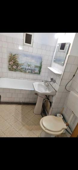 Apartament cu 3 camere decomandat în Lăpuș Argeș