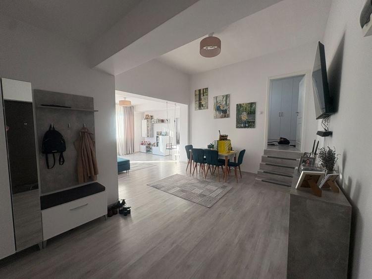 Apartament cu 3 camere decomandat în Breazu