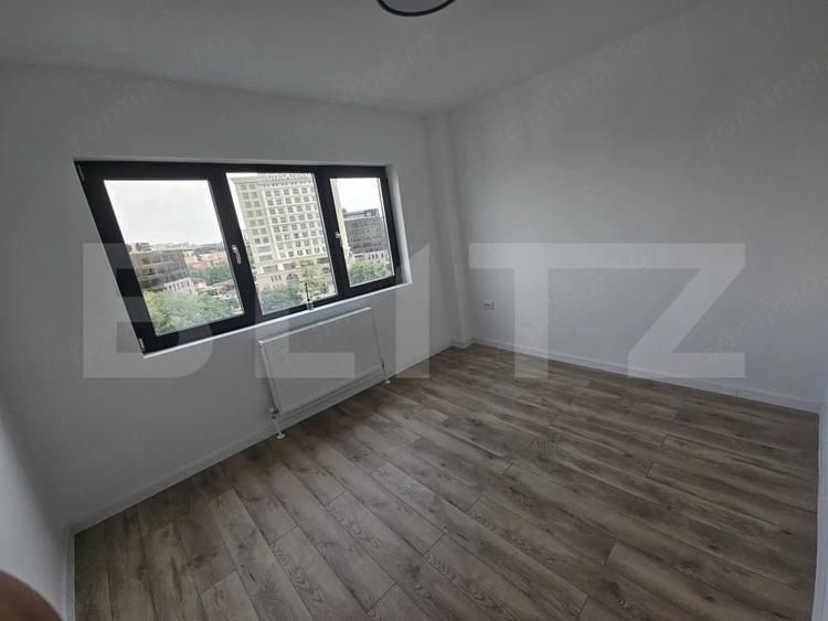 Apartament cu 3 camere semidecomandat în Splai Bahlui