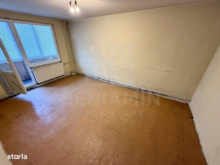 Apartament cu 4 camere decomandat în Astra