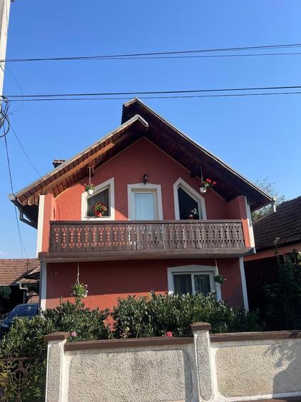 Casă cu 4 camere în Husasău de Criș
