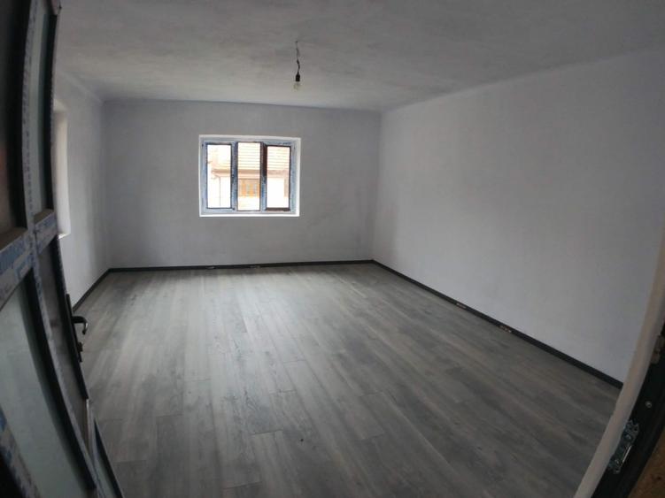 Casă cu 4 camere în Lotrioara