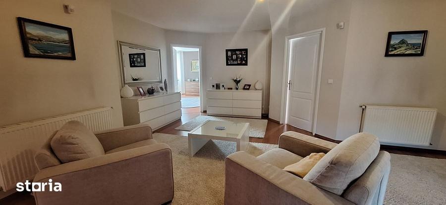 Casă cu 5 camere cu Teren 3100 Mp în Sud