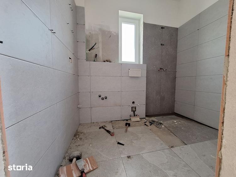 Casă cu 5 camere cu Teren 250 Mp în Ghiroda