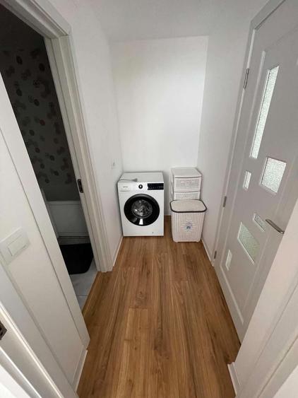 Apartament cu 3 camere decomandat în Exterior Vest