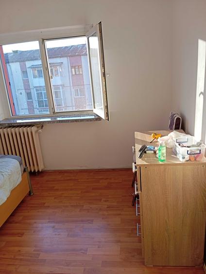 Apartament cu 2 camere decomandat în Craiovița Nouă