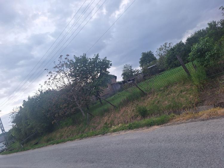 Teren de 1400 mp, în Agrișu de Sus