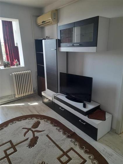 Apartament cu 2 camere nedecomandat în Podu Roș