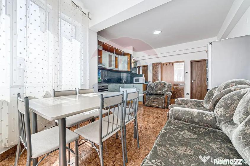 Apartament cu 3 camere decomandat în Boul Roșu