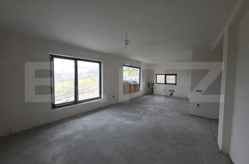 Apartament spațios 110 mp, 2 parcări, terasă și curte, finisat - 1