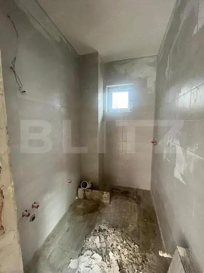 Apartament cu 3 camere semidecomandat în Decebal