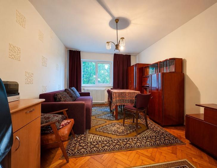 Apartament cu 3 camere decomandat în Deve