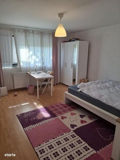 Casă cu 4 camere în Central