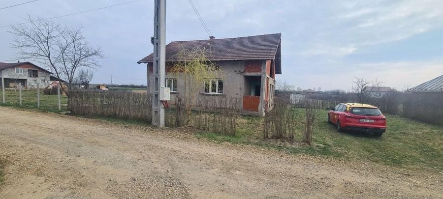 Casă cu 3 camere în Lazuri