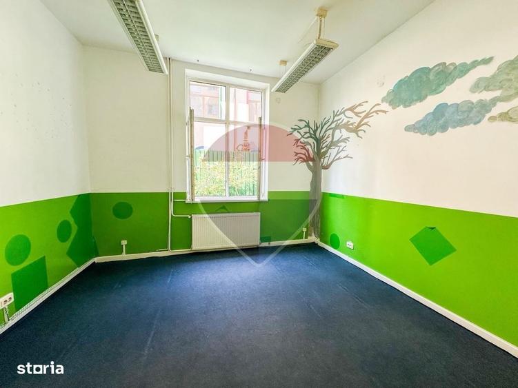 Spatiu comercial | doua cladiri, curte proprie | 300 mp | - 9
