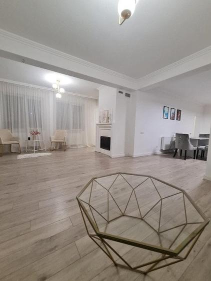 Casă individuală cu 4 camere cu Garaj în Florești