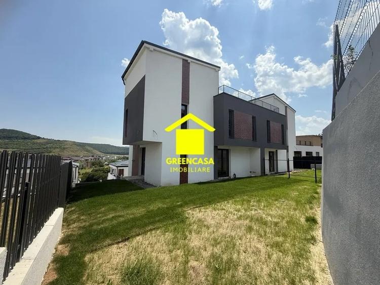 Duplex cu 4 camere cu Canalizare în Florești