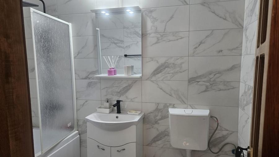 Apartament cu 3 camere decomandat în Tomis Nord