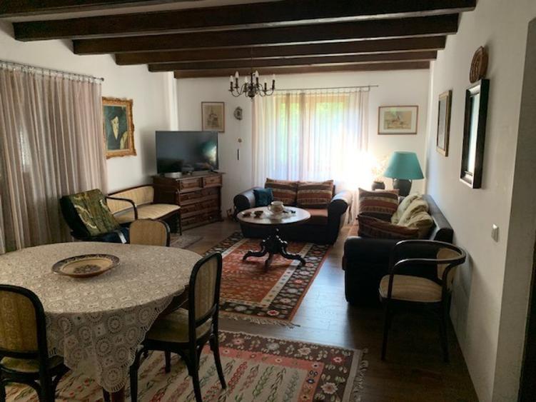 Casă cu 6 camere cu Teren 1200 Mp în Central